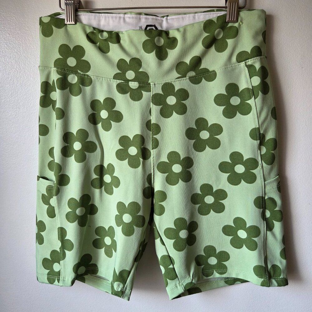 EUC SERIES 8 FITNESS FLORAL CUTE SHORTS SIZE XL